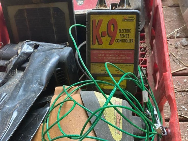 371 • Electric fence chargers Lot 371, Estate Farm Equipment