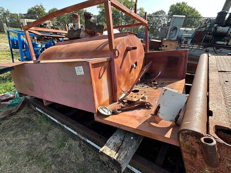 15 Barrel Tank & Bed Lot 17324, Agriculture & Construction Equipment