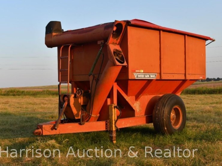 UT 400 BUSHEL GRAIN CART Lot 589, Fall Consignment Auction, 10/1