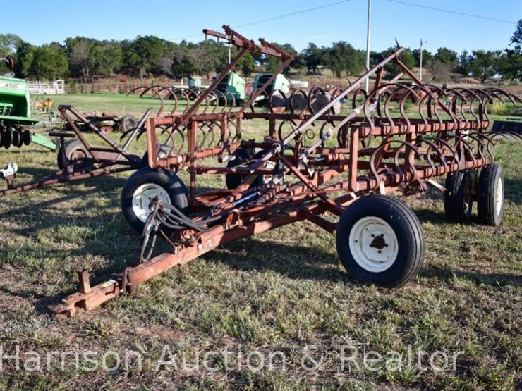 28FT CRST BUSTER Lot 612, Fall Consignment Auction, 10/1/2023