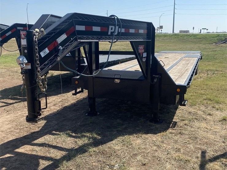 2022 PJ GOOSENECK TRAILER Lot 425, Wade Implement Fall Consignment