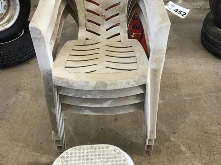 PLASTIC LAWN CHAIRS AND STOOLS Lot 452, Fall Consignment Auction