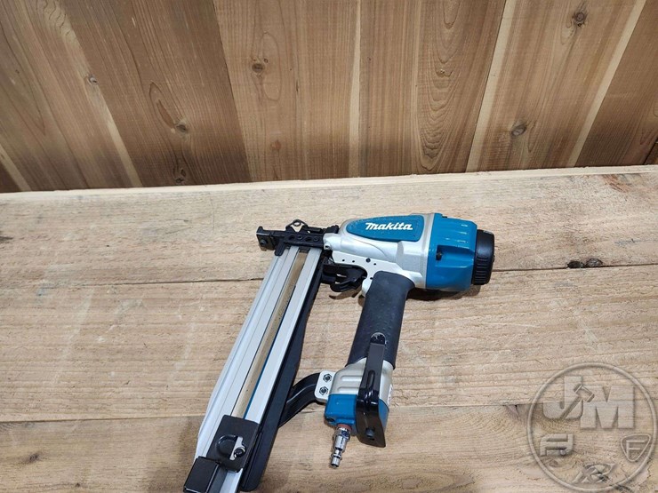 MAKITA 7/16" MEDIUM CROWN STAPLER 16 GA AT1150AC 1 YR by Jeff Martin