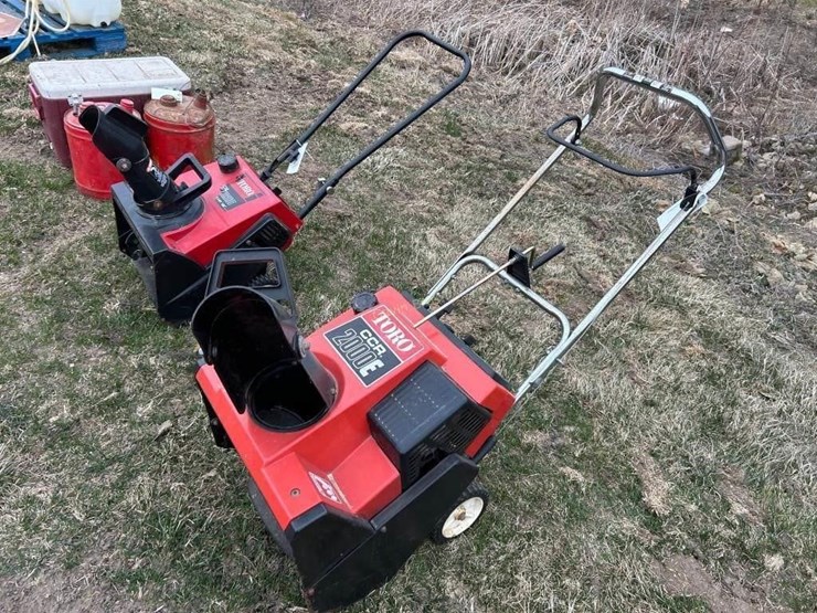 Toro CCR 2000E Snow Blower by Gavin Bros. Auctioneers Real Estate