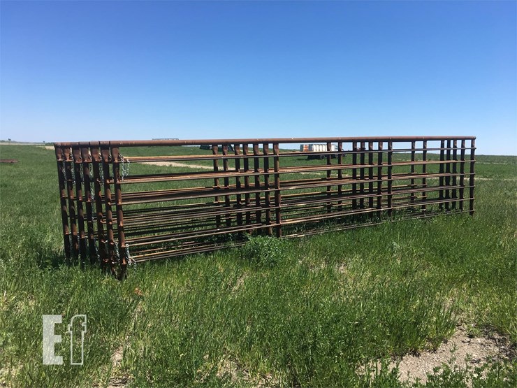 LOT 2X 24FT FREESTANDING PANELS by Ulmer Auction Service Auction