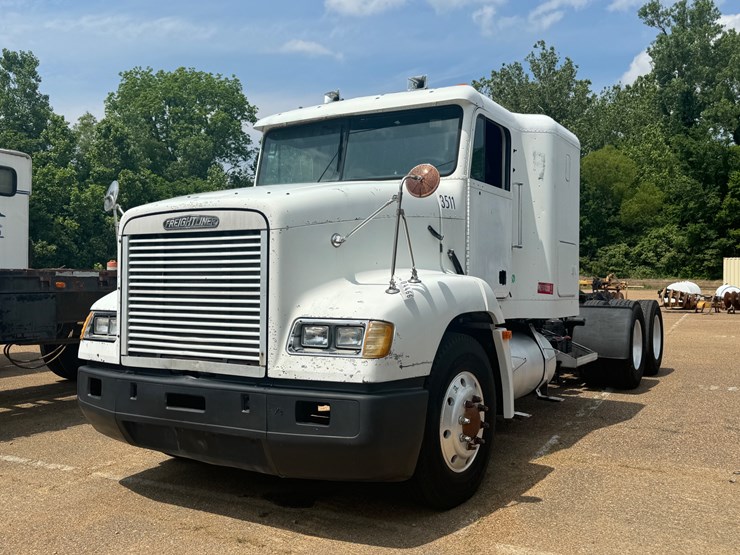 4466 • 1995 Freightliner FD1 Sleeper Truck by Crenshaw Auction LLC Auction Resource