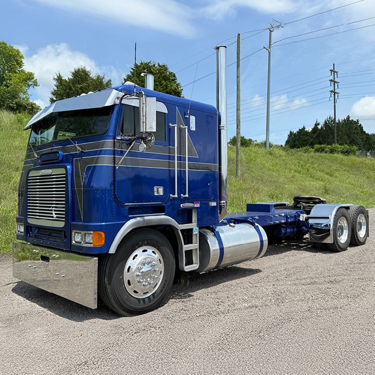 #132 • 1996 FREIGHTLINER CABOVER ROAD TRACTOR