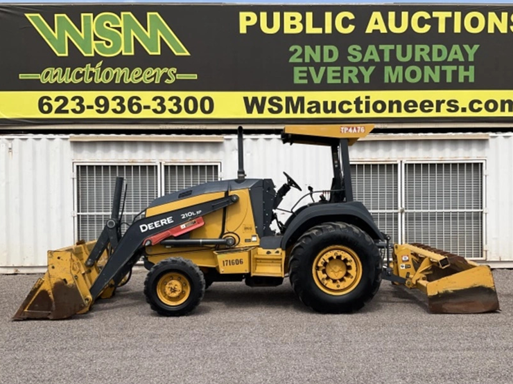 2016-deere-210l-image-1
