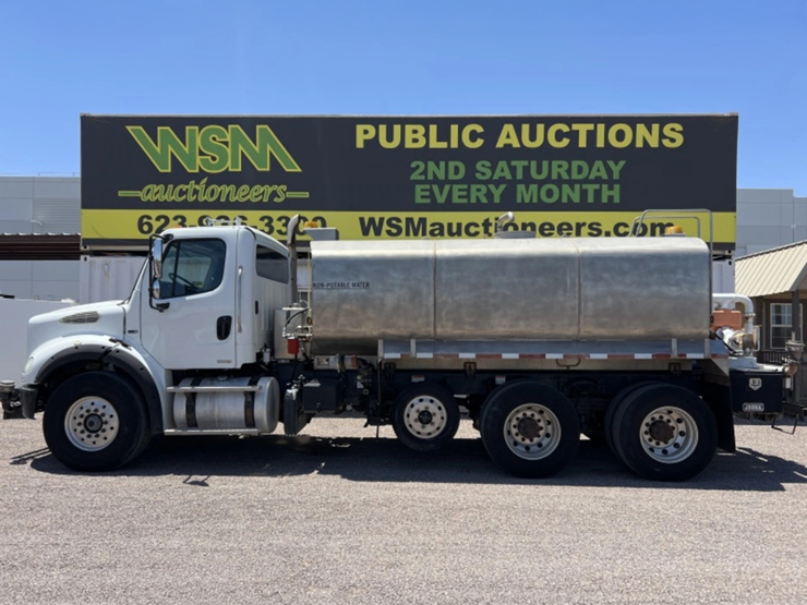 2012-freightliner-m2-image-1