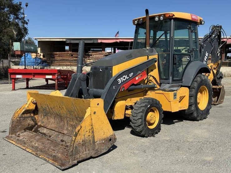 2020-john-deere-310-image-1