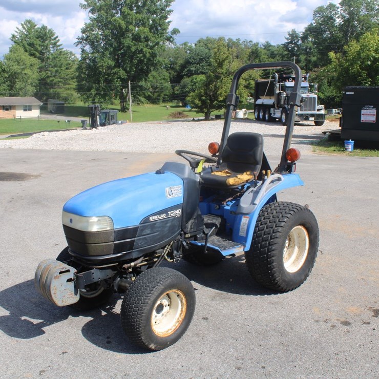 NEW HOLLAND TC24D