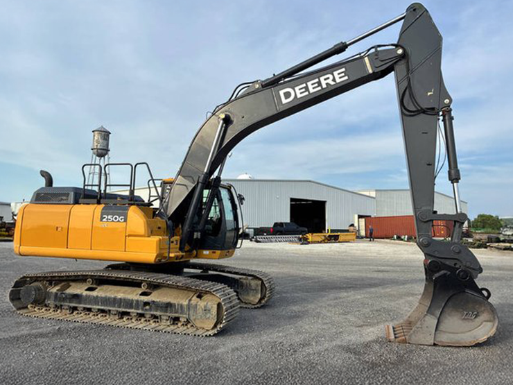 2021-john-deere-250-image-1