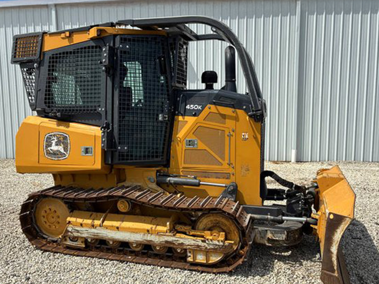 2022-john-deere-450-image-1