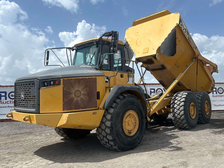 2015-deere-410e-image-1