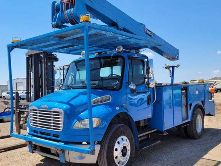 2007-freightliner-m2-106-image-1