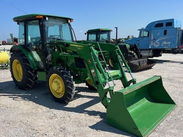 2021-john-deere-5075e-image-1