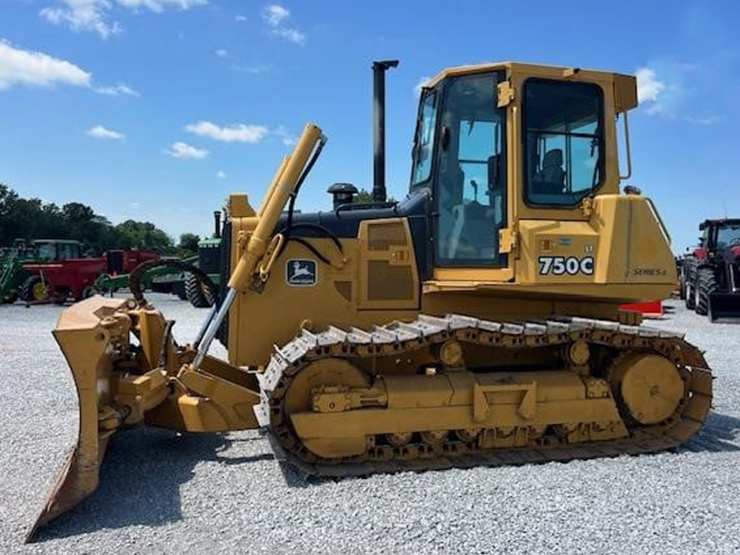 2000-john-deere-750c-lt-ii-image-1