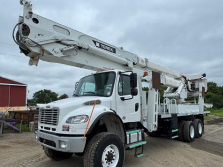 2015-freightliner-122sd-image-1