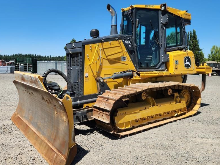2023-john-deere-700l-image-1
