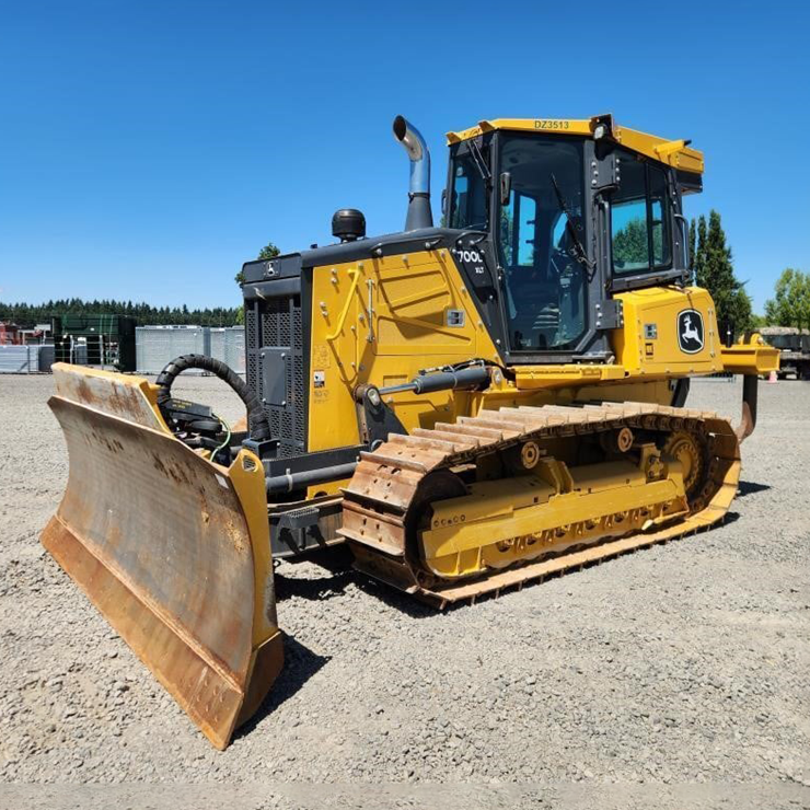 2023 JOHN DEERE 700L