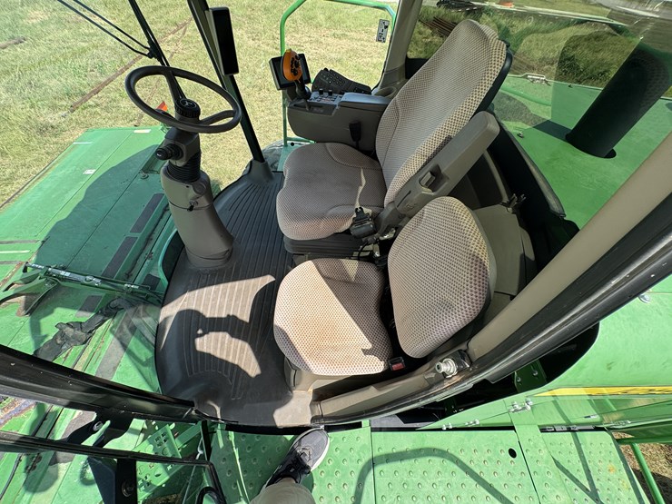 2015-john-deere-w235-image-81