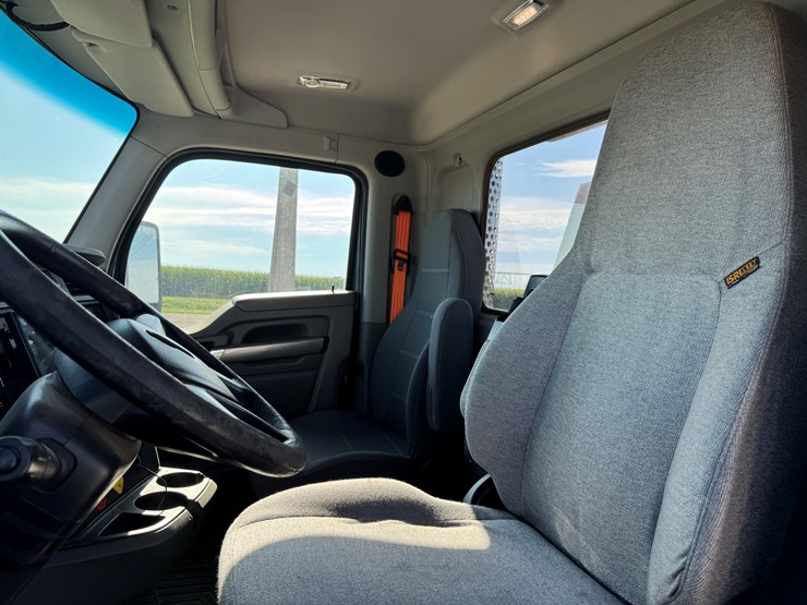 2019-kenworth-t680-image-4