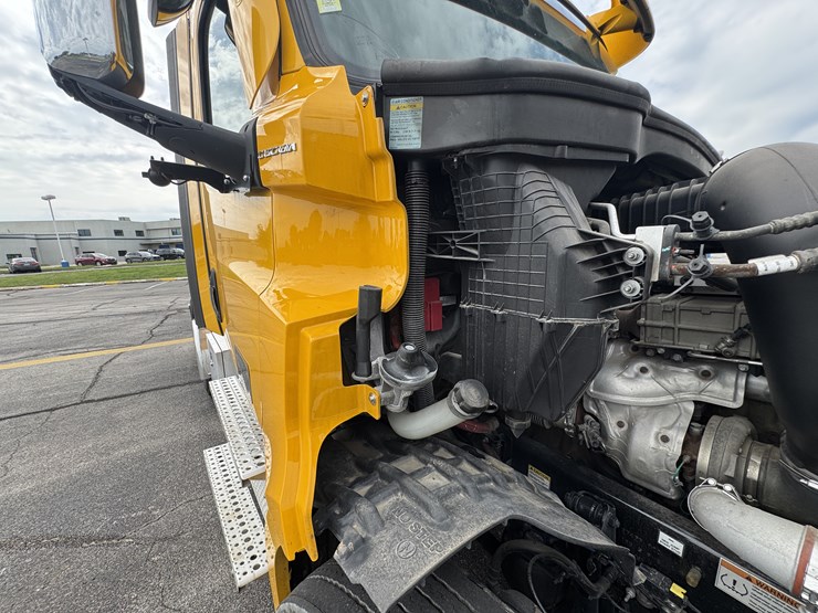 2021-freightliner-cascadia-126-image-66