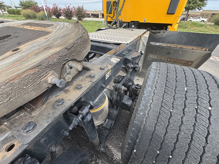 2022-kenworth-t680-image-30