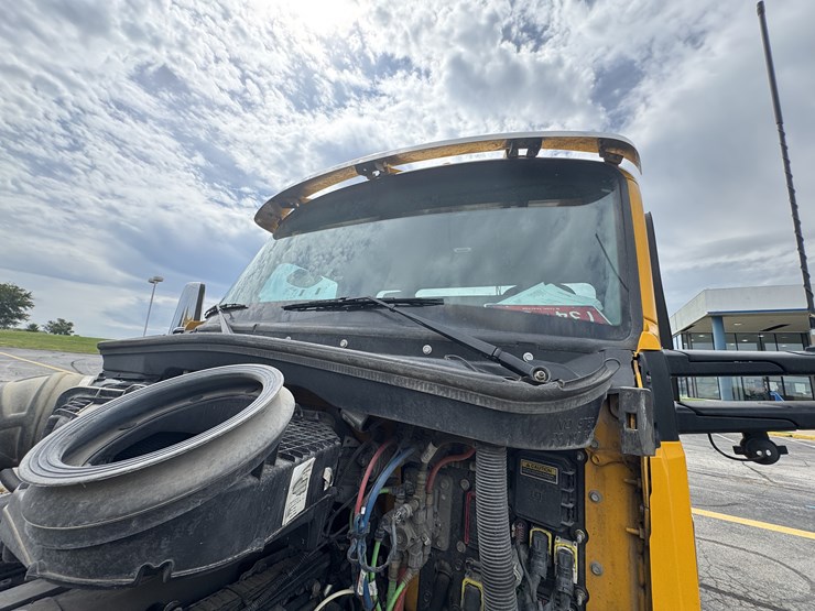 2022-kenworth-t680-image-61