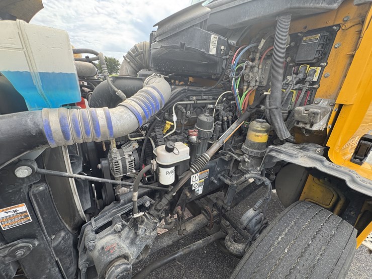 2022-kenworth-t680-image-56
