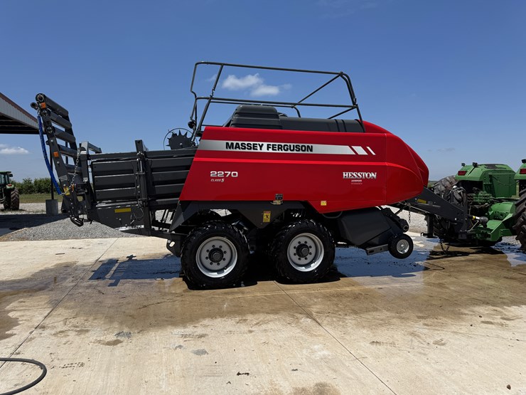 2021-massey-ferguson-2270-image-3