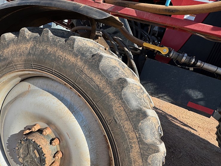 2014-case-ih-3330-image-16