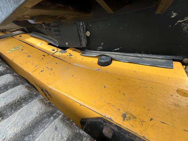 2017-jcb-3ts-8t-image-11