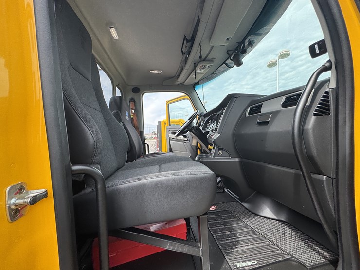 2021-kenworth-t680-image-93