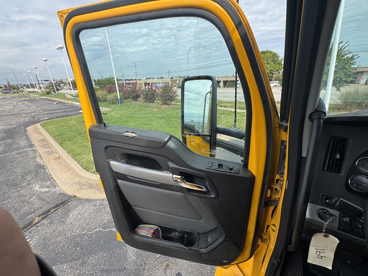 2022-kenworth-t680-image-71