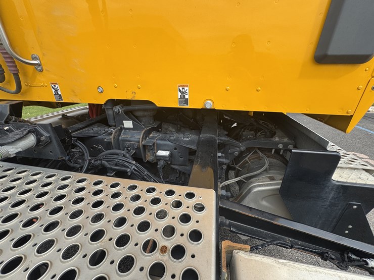 2022-kenworth-t680-image-27