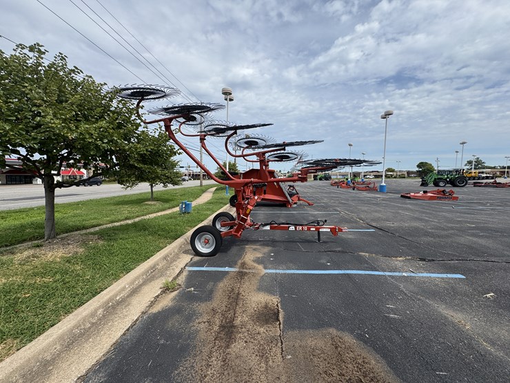 rhino-er-10-wheel-rake-image-3
