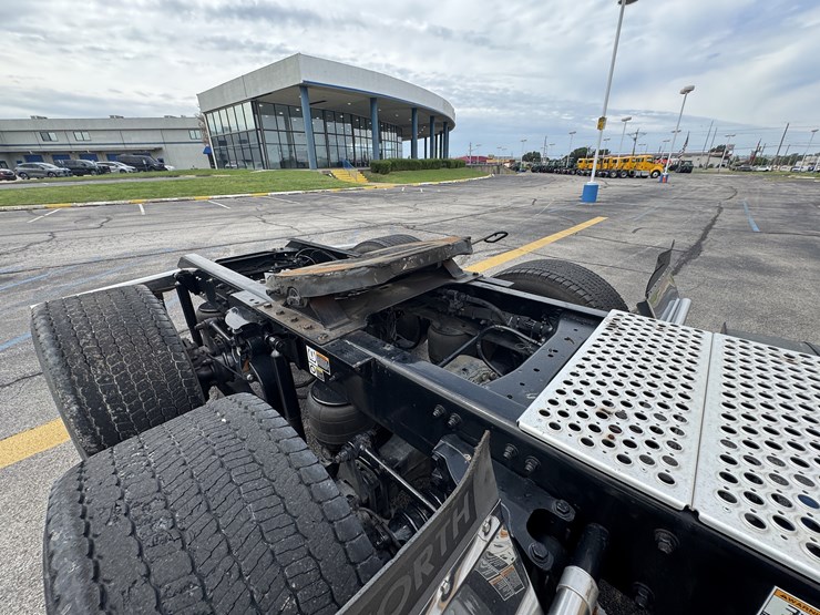 2021-kenworth-t680-image-27