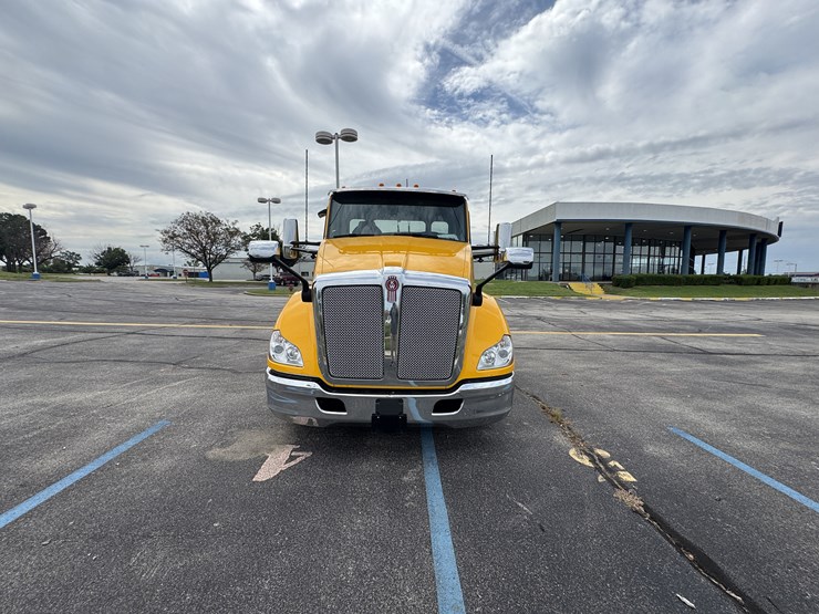 2021-kenworth-t680-image-3