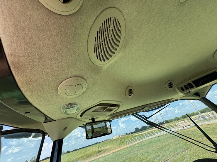 2015-john-deere-w235-image-74
