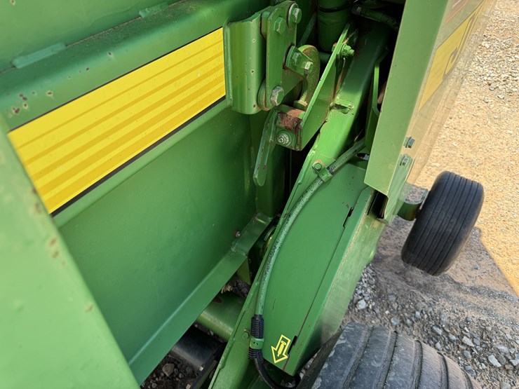 1997-john-deere-566-round-baler-image-39