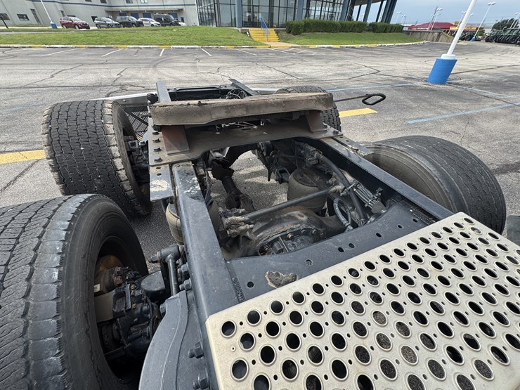 2022-kenworth-t680-image-25