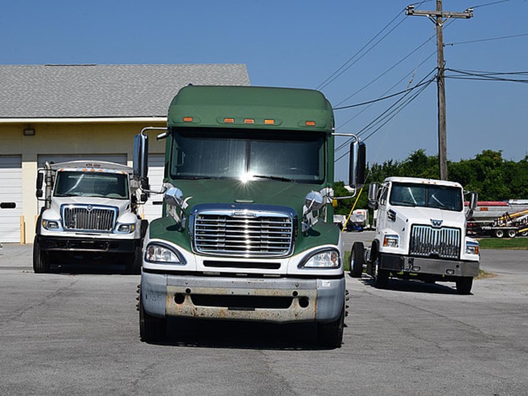 2008-freightliner-columbia-image-5