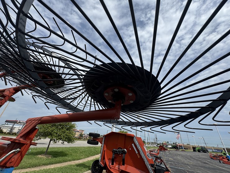 rhino-er-10-wheel-rake-image-18