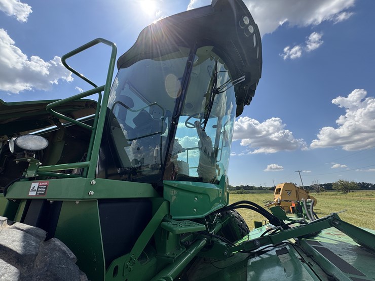 2015-john-deere-w235-image-39