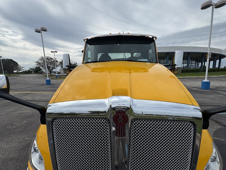 2022-kenworth-t680-image-54