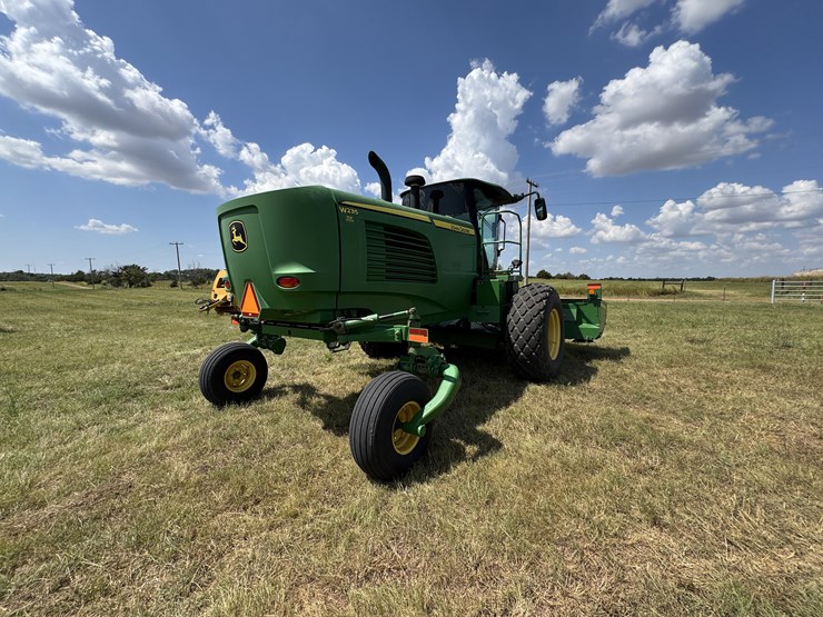 2015-john-deere-w235-image-4