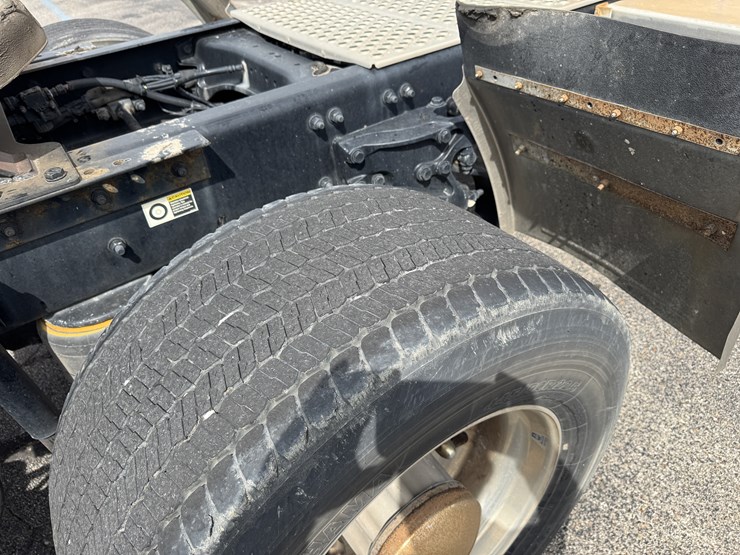 2022-kenworth-t680-image-20