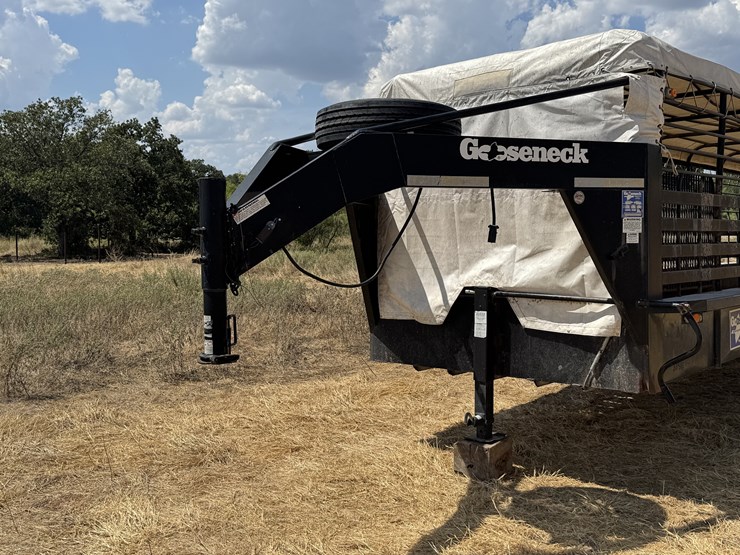 2015-gooseneck-36'-stock-trailer-image-5