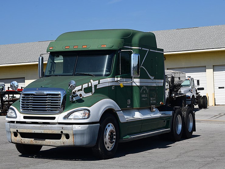 2008-freightliner-columbia-image-2